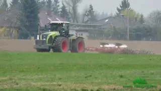 Claas Xerion 4500 mit 12 Schar Kverneland Pflug