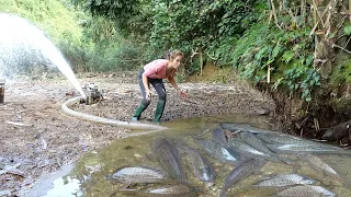 Unique fishing -Modern technology Catch a lot of big fish - Pump fishing technique - Survival skills