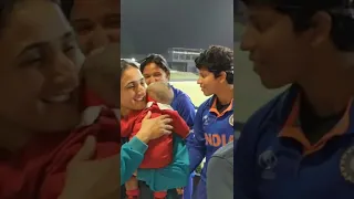 Good gesture Indian Women Cricket team towards Pakistan's team captain daughter