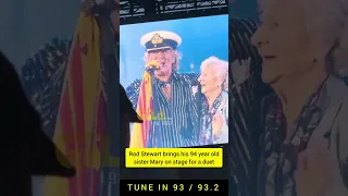 Rod Stewart with a surprise duet performed together with his 94-year-old sister