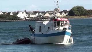 Bateau de Pêche ; Rade de Lorient ; Voilier ; kernevel ; Larmor Plage ; Morbihan ; Bretagne ; France