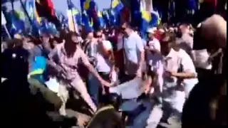 Массовые беспорядки в центре Киева: начались вооруженные столкновения