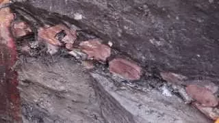 1000 Jahre alter Wall im Schlossinnenhof gefunden
