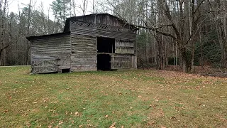 HUGE ABANDONED BARN EXPLORED IN GREAT SMOKY MOUNTAINS | PALMER PLACE | CATALOOCHEE