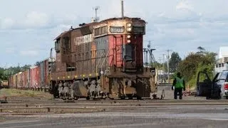 PNWR 1501 spotting cars at Albany 25-May-2010.