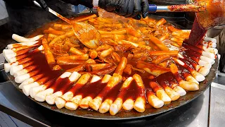 Best street food in Korea!! Giant spicy rice cake, Tteokbokki & fried food