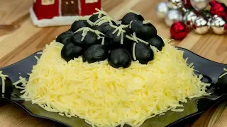 Este salata nr. 1 pentru masa de Revelion și se numește: ”Perle negre pe zăpadă”! | SavurosTV