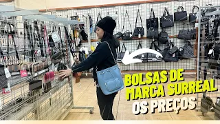 Fui conferir os preços das bolsas de marca na loja Burlington