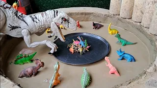 Dinossauros de Plástico Presos na Lama Estegossauro Espinossauro Parassaurolofo Braquiossauro