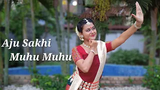 Aju Sakhi Muhu Muhu।। Rabindra Nritya।। Dance cover by Rishita Ghosh।। Sourendro-Soumyojit।।
