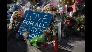 ‘Toronto Strong’ vigil for van attack victims draws thousands