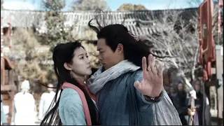 In order to save his lover's life, Qiao Feng defeated everyone by himself.