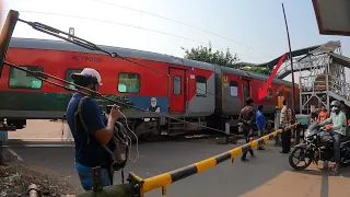 Dangerous Situation Public Serious Crazy Inside Railgate || Furious Speedy Train Dangerously Moving