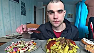 МУКБАНГ КАРТОШКА ЖАРЕНАЯ С ТУШЕНКОЙ / БУТЕРБРОДЫ С МАСЛОМ  / САЛАТ/ ОБЖОР / EATING Mukbang ASMR АСМР