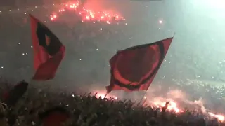 TORCIDA DO FLAMENGO CANTANDO "DEZEMBRO DE 81"!