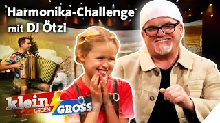 Welthits auf der Harmonika – Gewinnt Julia gegen DJ Ötzi? | Klein gegen Groß