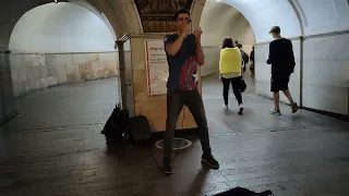 Depeche Mode - Enjoy the Silence - #кавер знаменитой песни 1990 года спел в #metro Москвы Рома Маяк