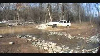 Nissan Xterra & Jeep Cherokee Wheelin'