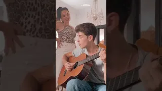 Manu Ríos with friends sing yo x ti tu x mi