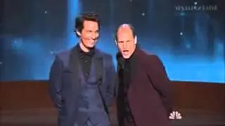 Emmy 2014 - Matthew McConaughey & Woody Harrelson (True Detective) presentatori [SUB ITA]