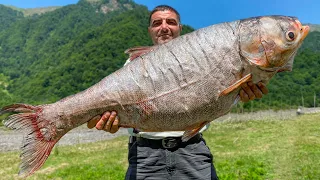 A Huge Silver Carp Cooked in the Homemade Oven to a Crispy Crust!