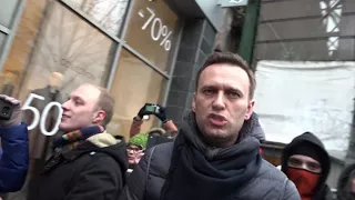 Navalny arrested as thousands rally against 'pseudo-polls'