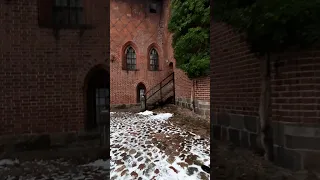 Zamek w Malborku. Wejście na wystawę broni i uzbrojenia na Zamku Średnim. #castle #rycerze #trip