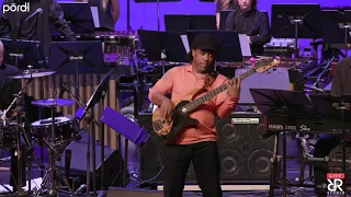 Victor Wooten plays a fantastic bass solo live @ Canyon High School Fine Arts.