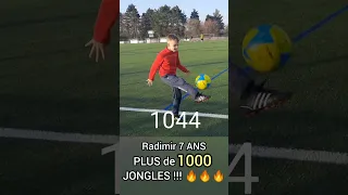 Cet enfant de 7 ans jongle comme un PRO #football #footballskills #footballshorts