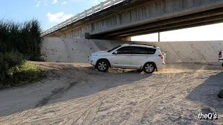 Trying the difference of Toyota hilux 2.4g 4x2 vs Toyota rav4 2010 4wd on this kind of road