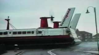 SRN4 Hovercraft Arrival Lee-On-Solent 2000