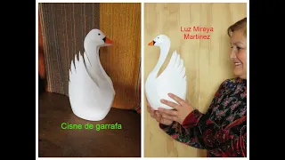 cisne de cuello blanco en garrafa