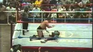 WWC: Carlos Colón vs. Stan Hansen (1986)