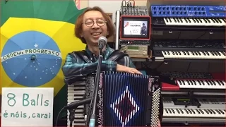 JAPONÊS CANTANDO E TOCANDO ＭＡＬＡＮＤＲＡＭＥＮＴＥ