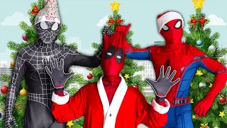 SUPERHERO CHRISTMAS in real liffe | Spider-Man, Venom and Deadpool fighting bad guys in holiday