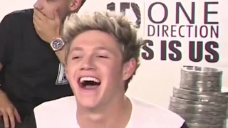 Niall Horan laughing for 4 minutes straight