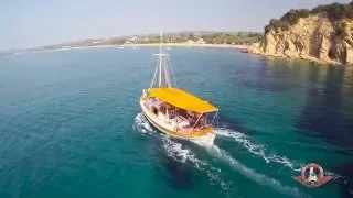 Starting out for an Island-Tour from Finikounda with a Kaíki (Full HD Aerial)