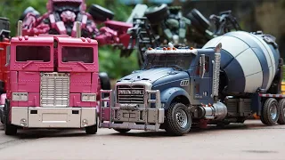 Transformers Devastator Devil Savior Vs Optimus Prime Stop motion! Decepticon Robot in real life!