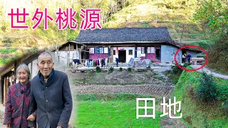 Visit an old couple  living in the valley in Guizhou