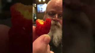 Burger kings flaming hot Cheetos 5 piece taste test