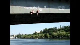 Прыжки с Ингульского моста в реку, г.Николаев, 2009 год