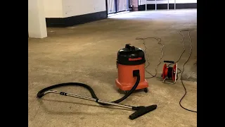 Real Dirt Challenge: Cleaning a dusty carpark full of crunchy leaves with a vintage Numatic