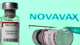 Novavax COVID vaccine gets backing from FDA panel