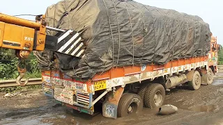 Fully Loaded Big Truck Got Stuck In Mud Road | Lorry Truck Videos | Trucks In Mud