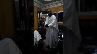 Tivaone il chante les khassaide de Serigne Touba