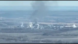 Ukrainian T-80BV tank firing at Russian target