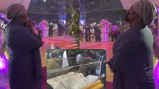 Moment T.B Joshua’s wife and daughters tear up at the sight of husband’s corpse😭