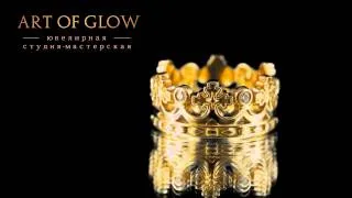 Необычные обручальные кольца из белого и желтого золота украшенные бриллиантами.