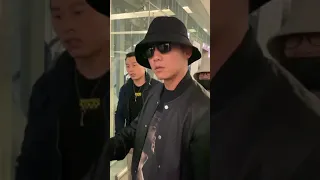 郑恺不给粉丝签名还打别人的镜头