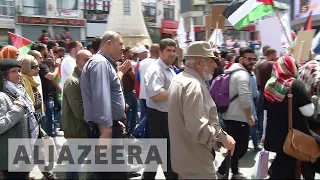 Palestinians on strike in solidarity with prisoners